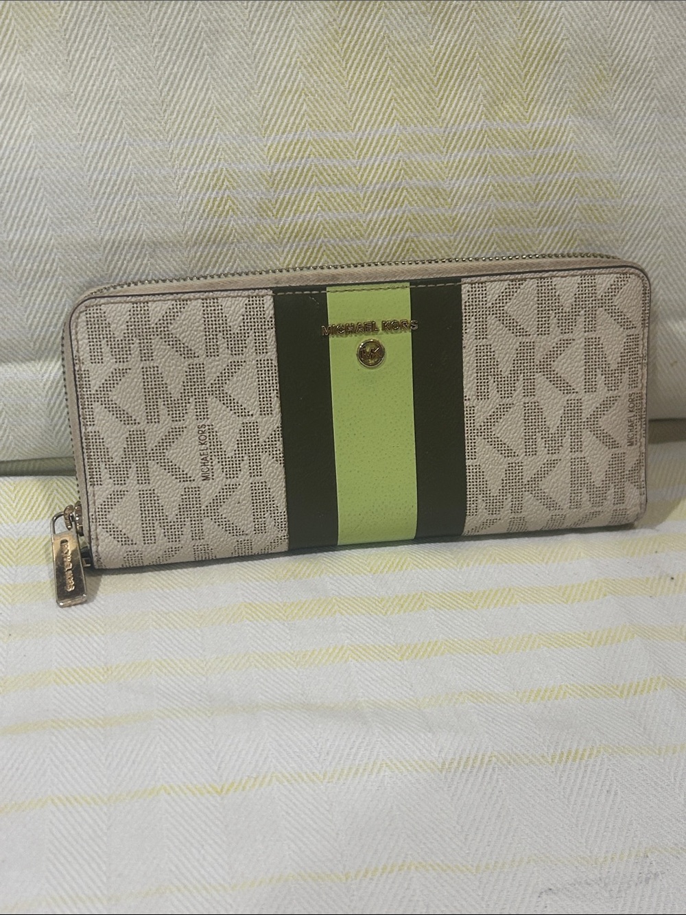 Michael Kors Beige Signature Zip Wallet with Green Stripe GUC